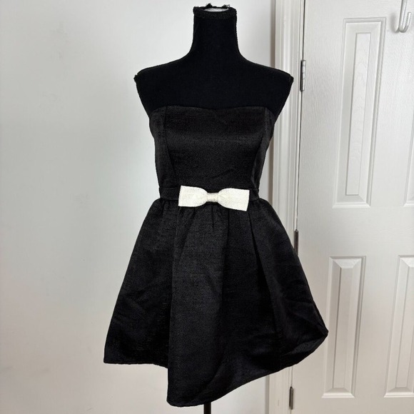 Petal & Pup Black Strapless‎ Bow Detail Fit Flare Mini Dress Womens Size S New - Picture 2 of 6